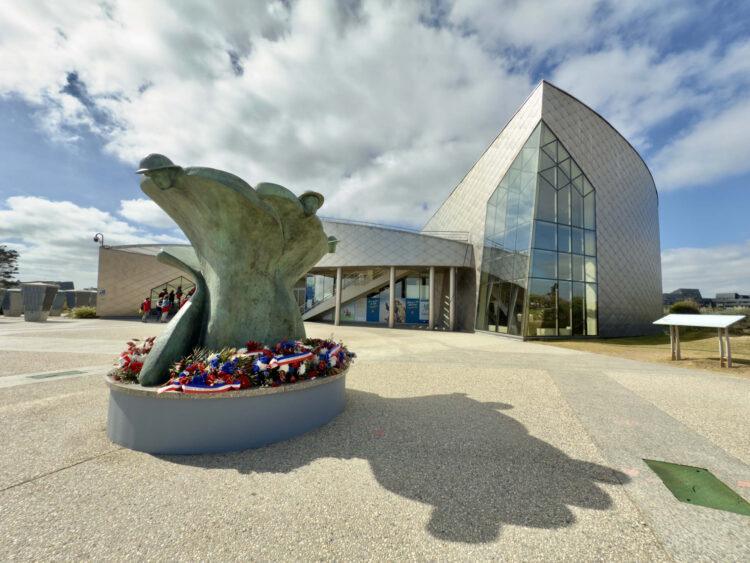 Juno Beach, Hommage aux 45 000 canadiens
