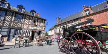 Beuvron en Auge, un village normand qui va vous faire craquer