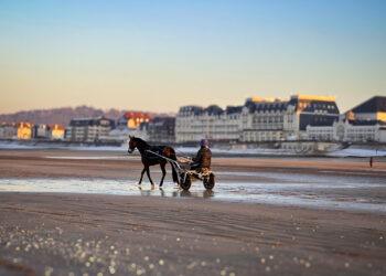Cabourg, promenade inspirée au cœur de la côte fleurie