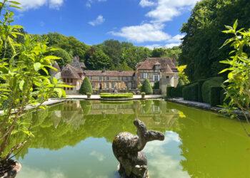 Miroir d’eau des jardins du Château de Boutemont