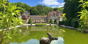 Miroir d’eau des jardins du Château de Boutemont