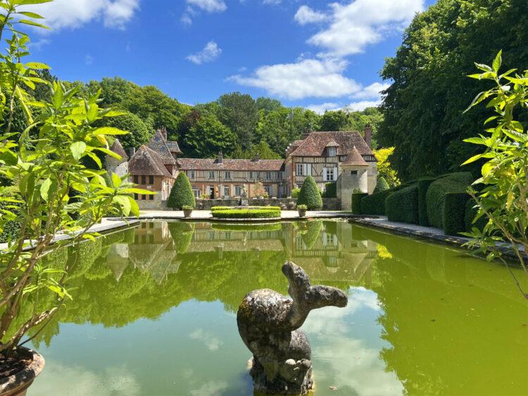 Miroir d’eau des jardins du Château de Boutemont