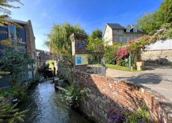 Veules-les-Roses : balade au fil de l&rsquo;eau dans le plus petit fleuve de France