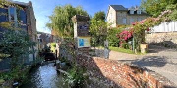 Veules-les-Roses : balade au fil de l&rsquo;eau dans le plus petit fleuve de France